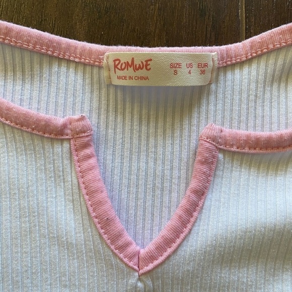 Romwe White Pink Trim Butterfly Notch Neck Tee Small - Picture 4 of 10